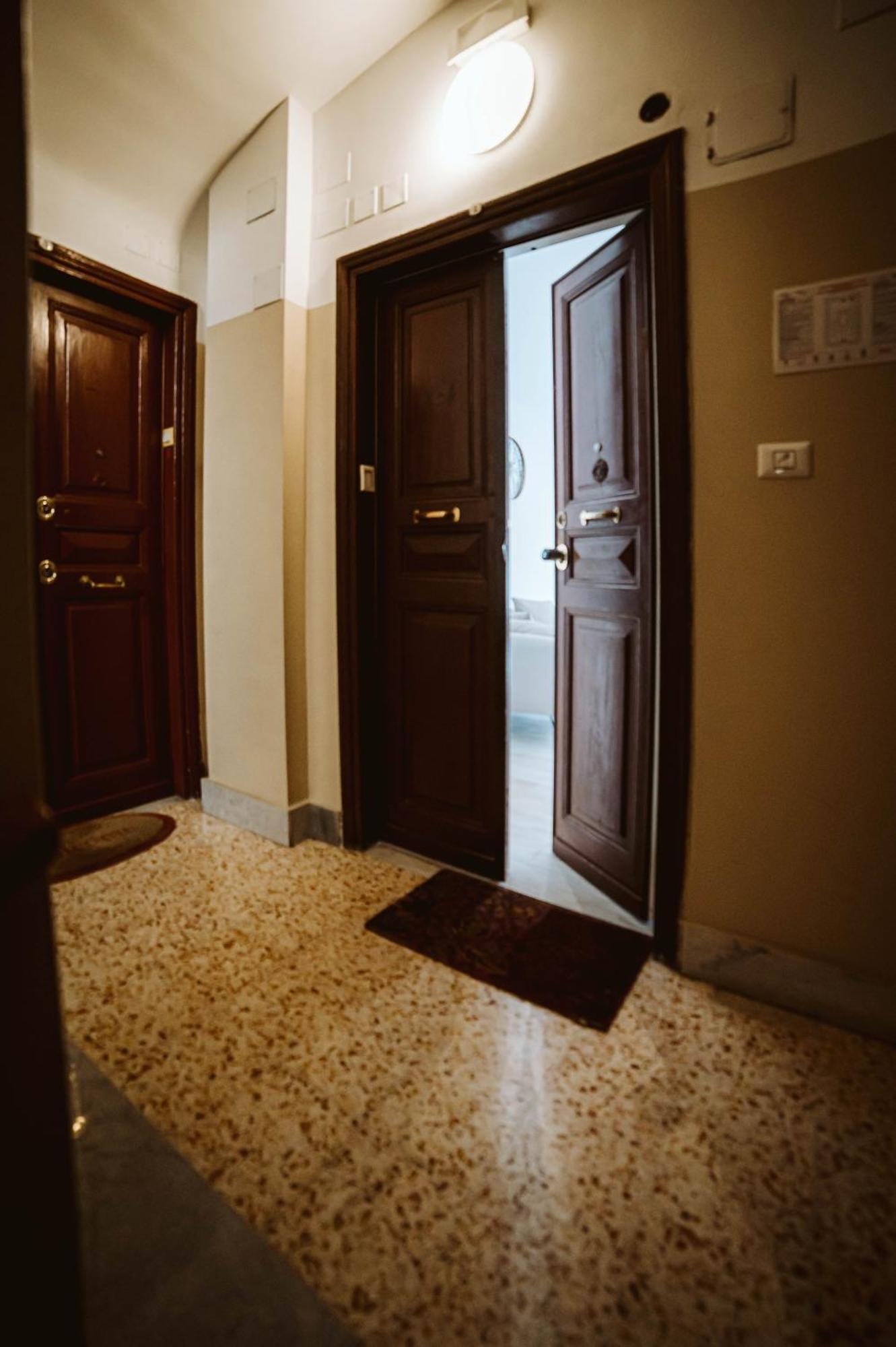 Colosseo Cozy Rooms B&B Rome Bagian luar foto